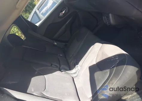 2017 Jeep Cherokee Latitude 4X4 z USA, uszkodzony, nr VIN 1C4PJMCS5HW555681